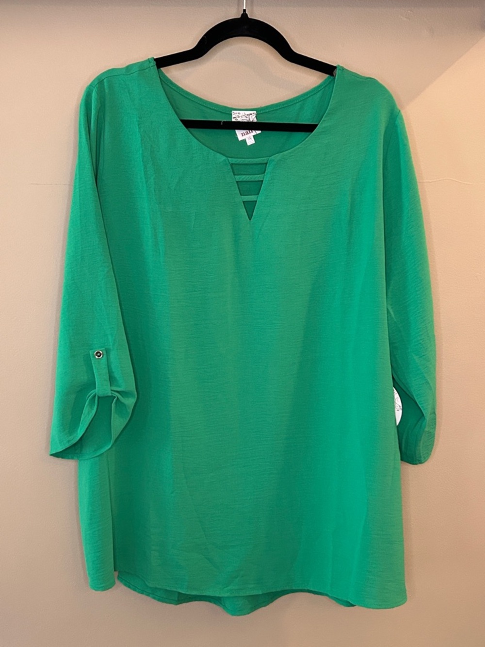 NAIF Green V-Neck 3/4 Sleeve Blouse